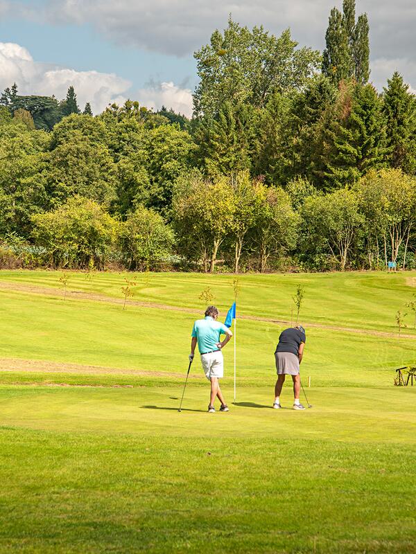 5 star caravan holiday home park with golf course in Herefordshire, Heart of England.