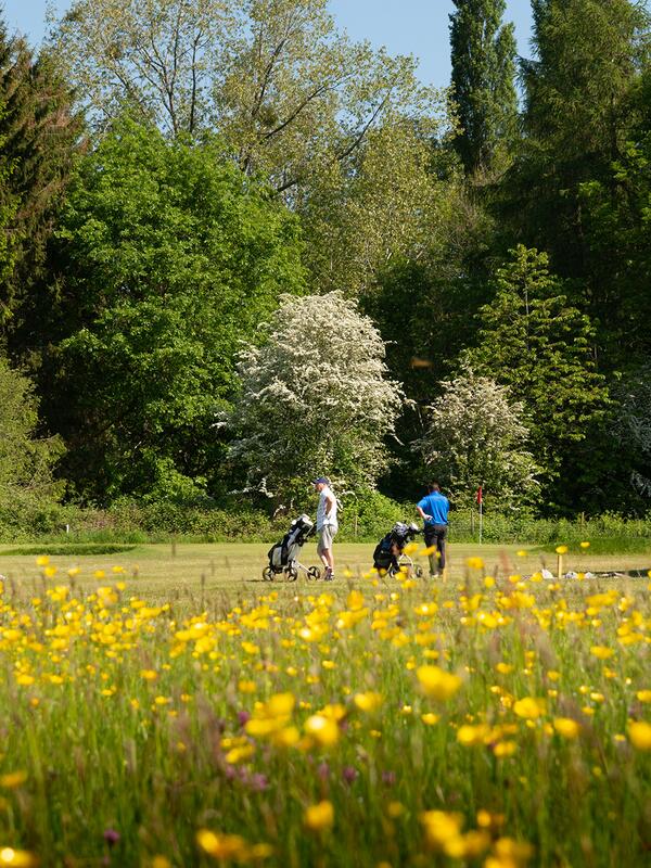 5 star caravan holiday home park with golf course in Herefordshire, Heart of England.