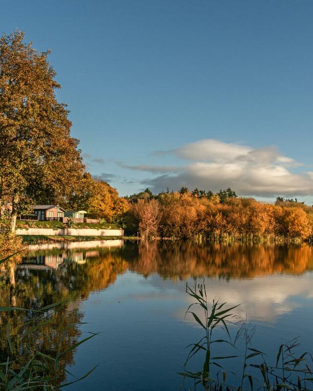 5 star caravan holiday home park with fishing lake in Herefordshire