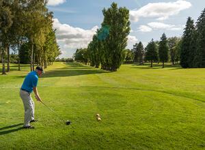 Exclusive golf course at Pearl Lake photo