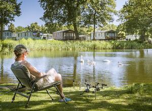 Natural fishing lake 5 star caravan park Pearl Lake