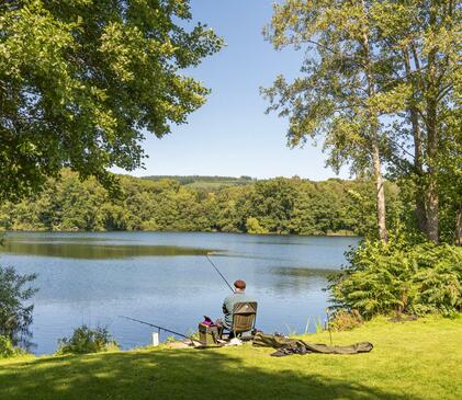 5 star caravan holiday park with fishing lake - Pearl Lake Herefordshire.