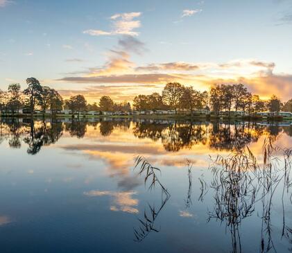 Autumn sunrise over Pearl Lake
