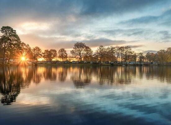 Spectacular autumn morning at Pearl Lake