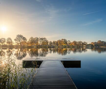 Spectacular autumn morning at Pearl Lake