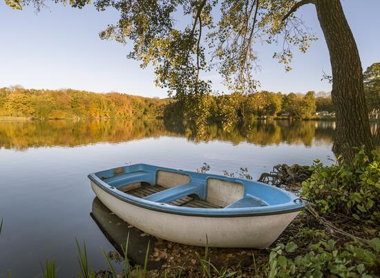 Pearl Lake Park 5 star caravan holiday park with fishing