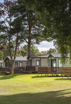 Holiday homes overlooking the golf course at Pearl Lake