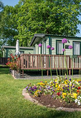 5 star caravan holiday home park with golf course, Pearl Lake, Herefordshire.