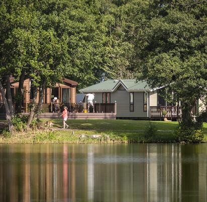 Lake edge luxury holiday lodges at Pearl Lake Country Holiday Park, Herefordshire