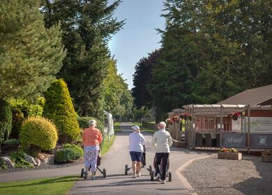 5 star caravan holiday park in Herefordshire - going to play golf